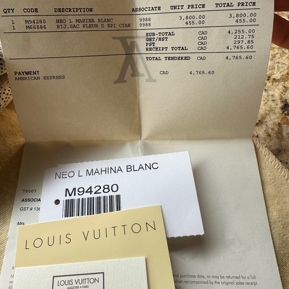 Louis Vuitton L Mahina Blanc - Picture 3 of 17